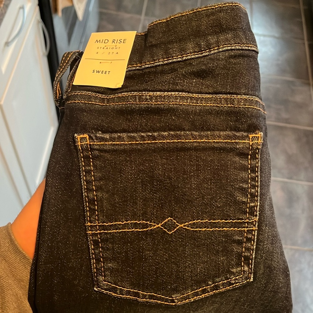 Lucky Brand Sweet Mid Rise Straight Jeans Size 4 / 27A

Never worn NWT